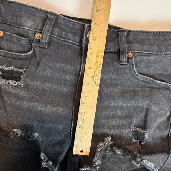 American Eagle black stretch denim distressed cutoff jean shorts size 4 - Picture 6 of 9